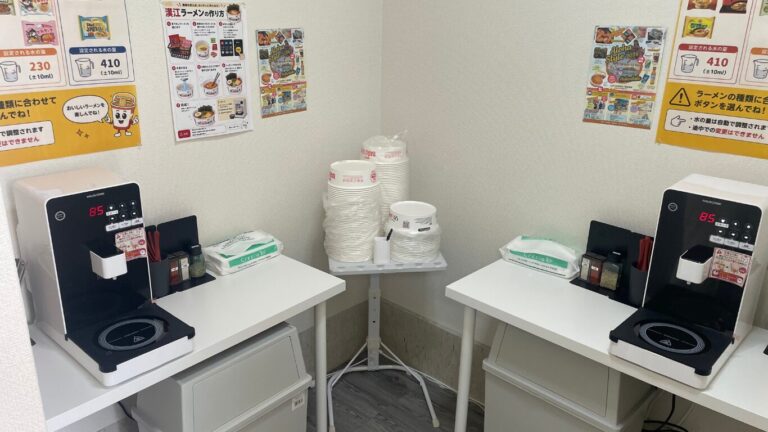 2台のラーメン自動調理機